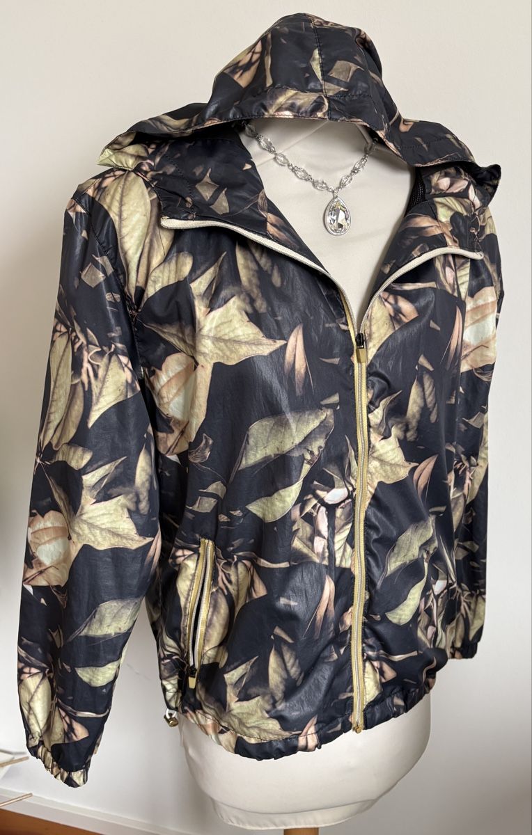 Pull&Bear Giacche: PULL BEAR Damen Übergangsjacke Windbreaker Blättermuster M – Usato da Rheinfelden venduto da nad_6hrl 2