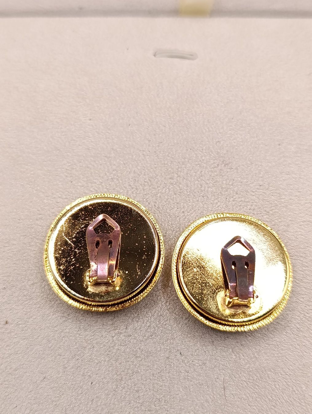 Gablonzer Ohrringe & -stecker: Vintage Gablonzer Ohrclips mit Bakelit 80er Top – Gebraucht aus Steffisburg von 1.Schmuckschatulle 3
