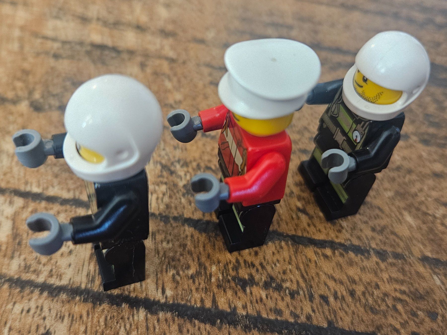 Lego Kit di costruzioni: lego lot de 3 figurines – Usato da Confignon venduto da Ecrofigs 2