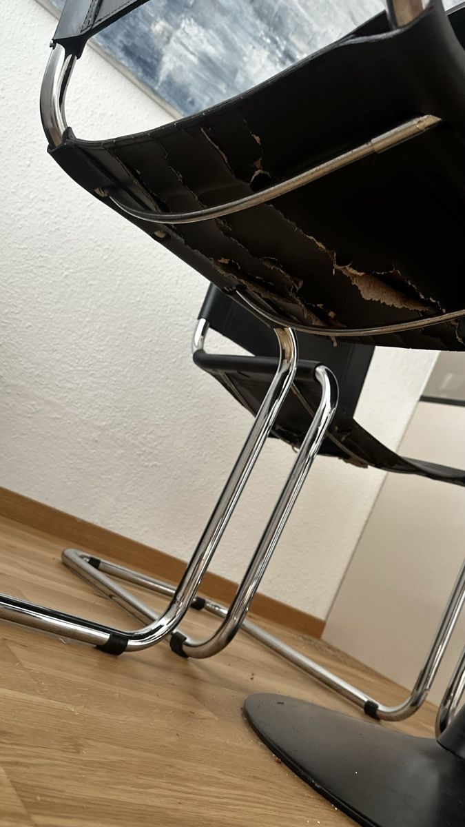 Sedie: 4 Freischwinger Stühle in schwarz – Usato da Adliswil venduto da mar_rhy7 4