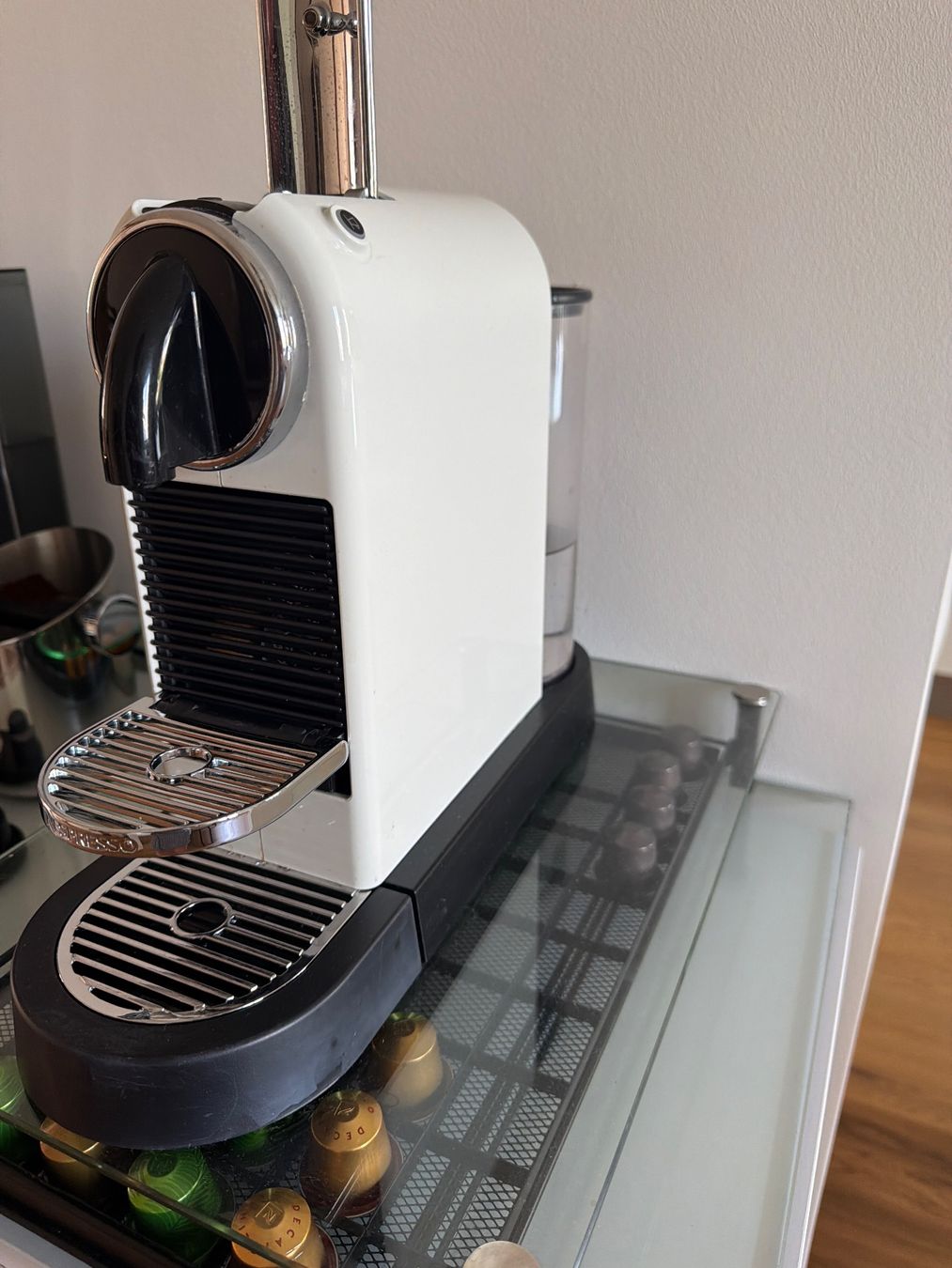 Machines à café & Machines à expresso: Nespresso Citiz White D – D'occasion à Basel par tho_wb9z 1