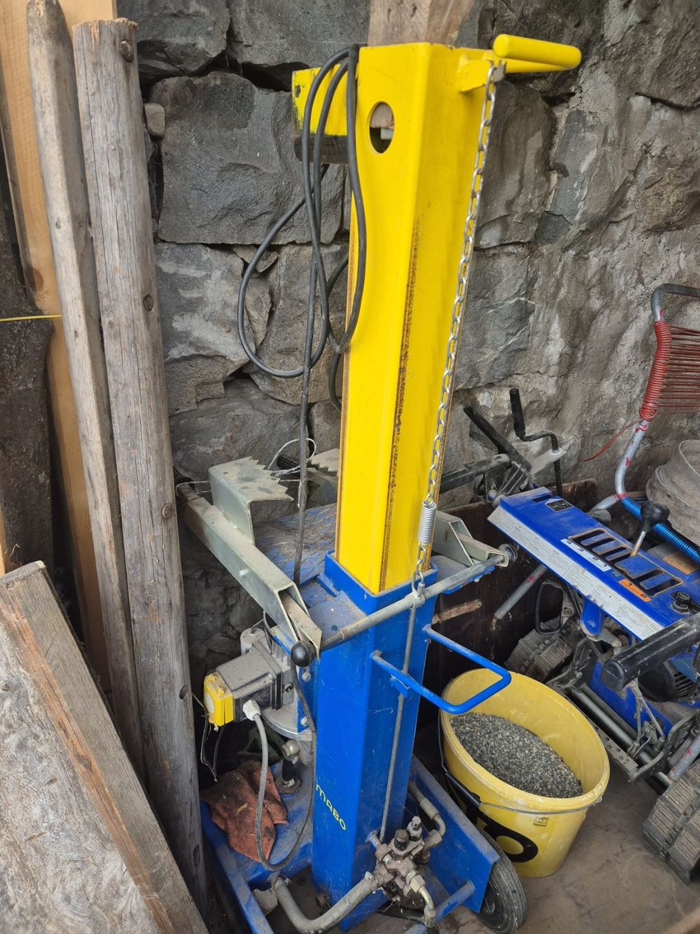 Tutte le macchine: Holzspaltmaschine – Difettoso da Altdorf UR venduto da ramoni12