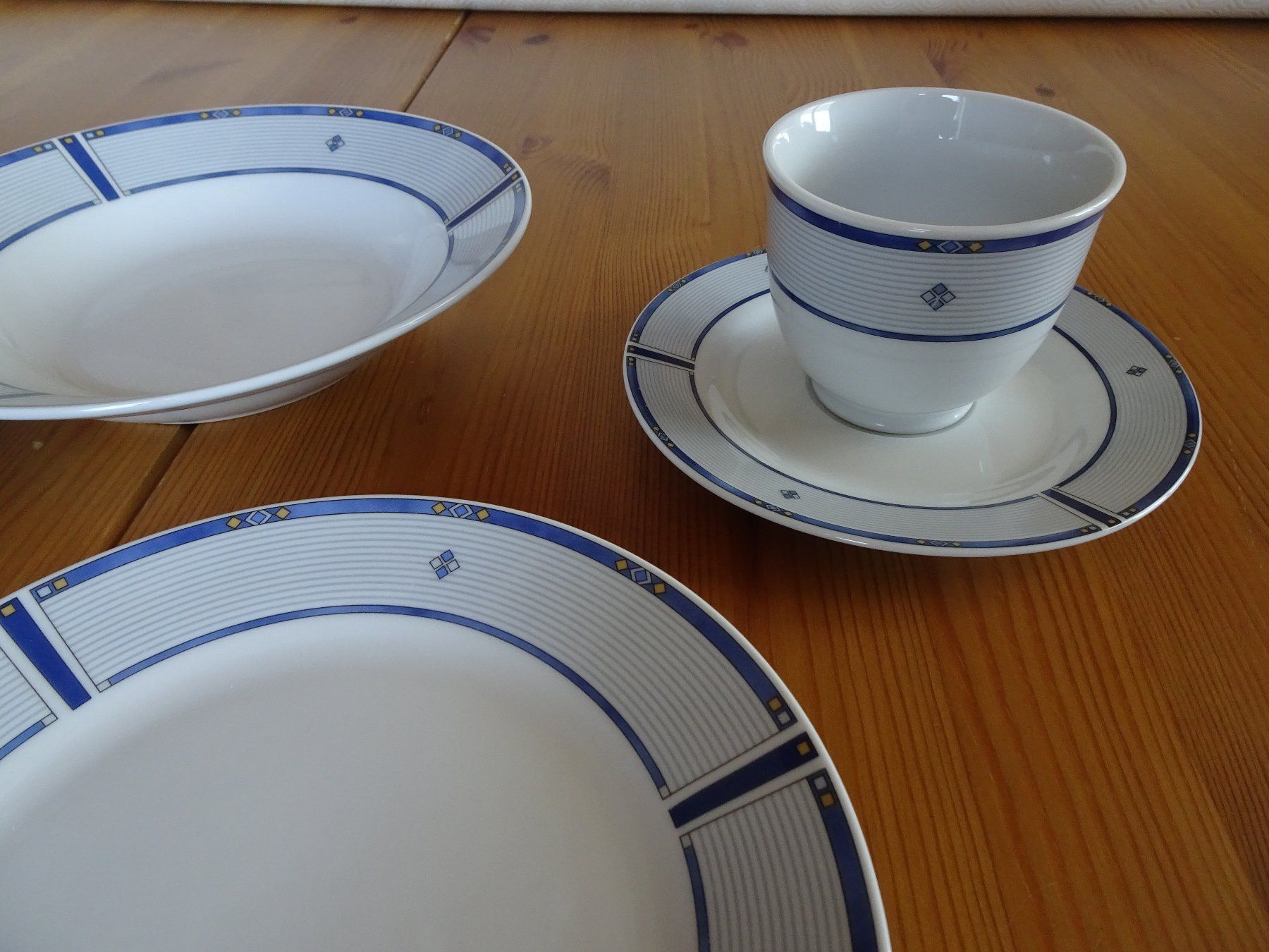 Set di piatti: Geschirr Service 30teilig / Set 1 – Usato da Seuzach venduto da Tasil 2
