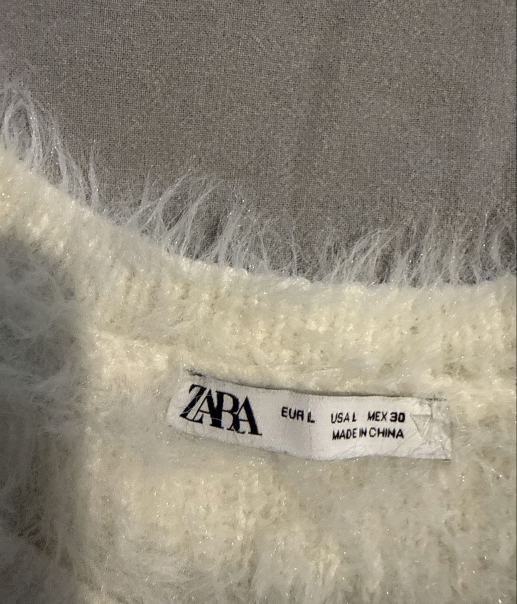 Zara Top: PULL BLANC DUVETEUX À STRASS – Usato da Monthey venduto da van_jbc7 1