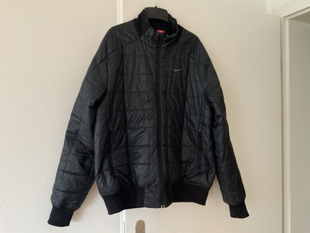 Nike Jacke schwarz gesteppt mit Reissverschluss Herren