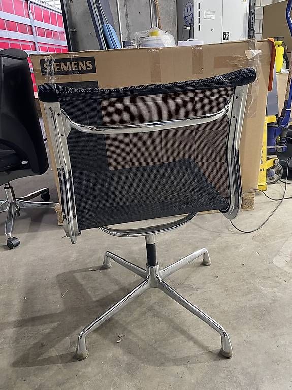 Eames Sedie: Vitra AluChair – Usato da Regensdorf venduto da OfficeExperts 3