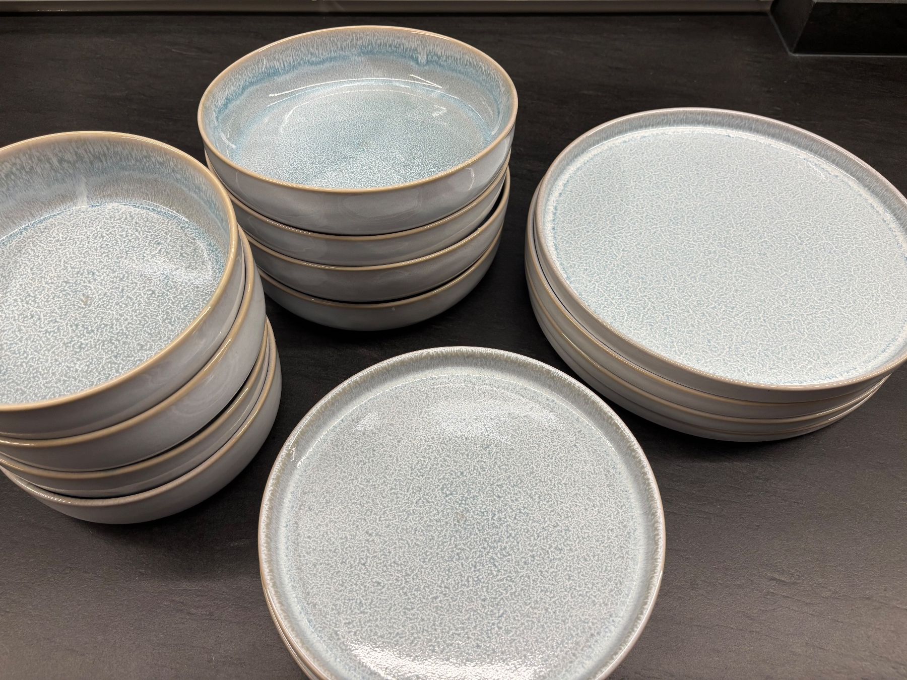 Set di piatti: Neuwertiges Geschirr-Set, 16-teilig, hellblau, Steinzeug – Nuovo (secondo la descrizione) da Wald AR venduto da dom_m2wr