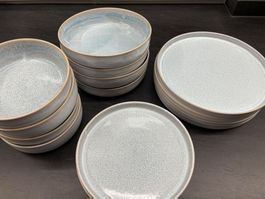 Neuwertiges Geschirr-Set, 16-teilig, hellblau, Steinzeug
