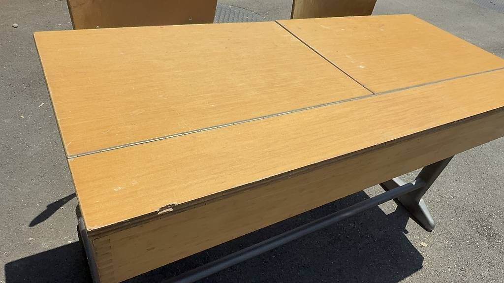Schreibtische: Schulpult, Schreibtisch Kinder, Pult – Gebraucht aus Stäfa von mor_6xrg 2