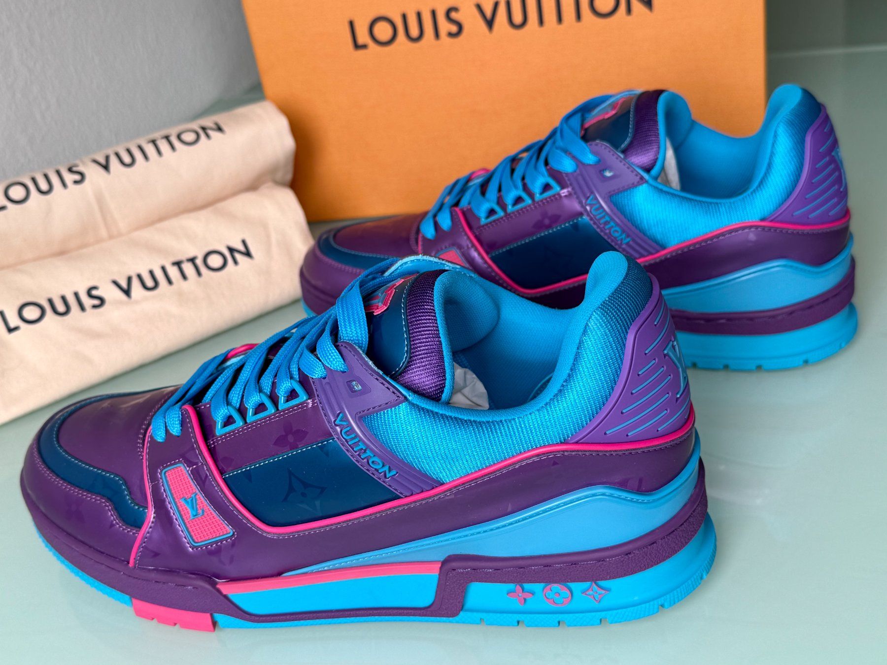 Louis Vuitton Scarpe da uomo: LOUIS VUITTON Lv Trainer Glänzendem Monogram Sneaker 44 NEUE – Nuovo (secondo la descrizione) da Kreuzlingen venduto da kruezbiz 8