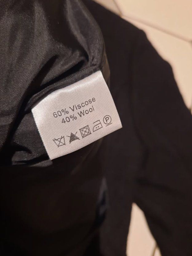 Giacche: Blazer en laine / Wool blazer – Usato da Lausanne venduto da car_ct68 3
