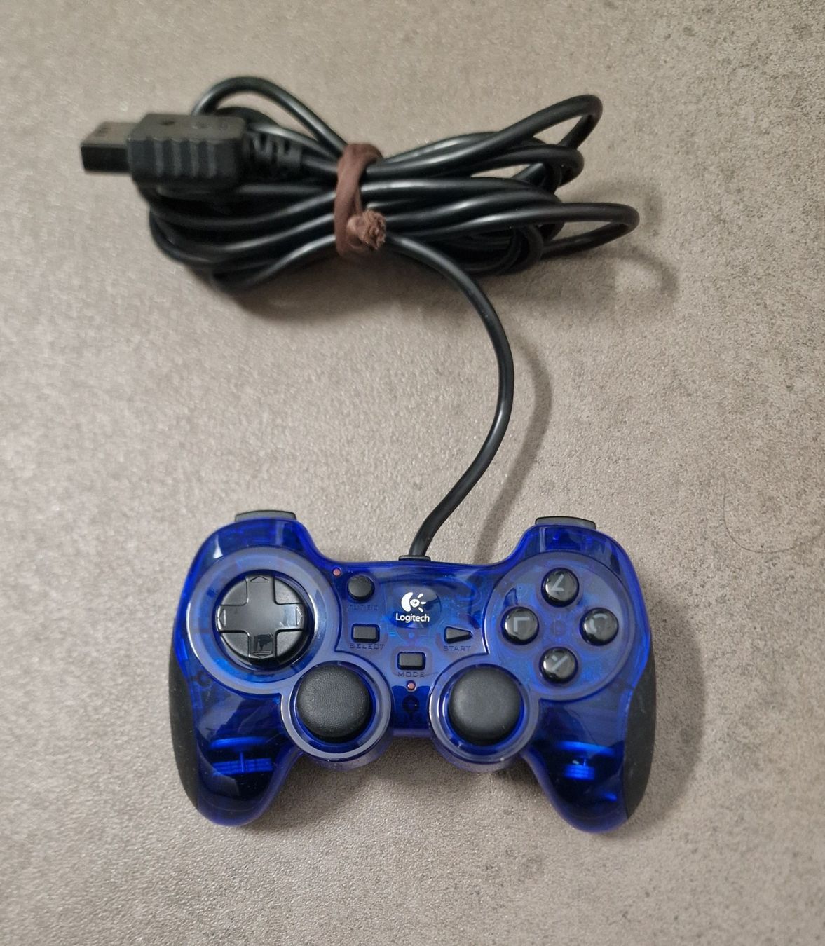 Logitech Controller: Logitech PS2 Controller - schnelle Lieferung! – Gebraucht aus Pratteln von  1
