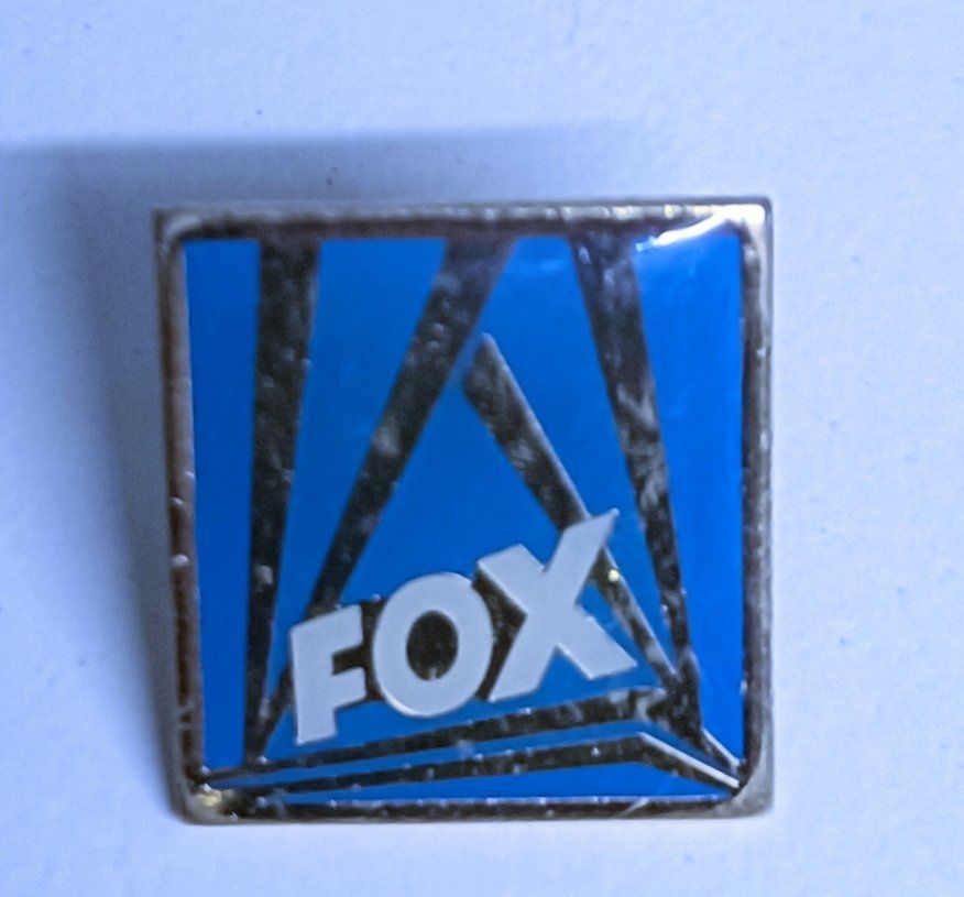 Placchette & Badge: Pin Fox – Usato da Köniz venduto da VintagePin