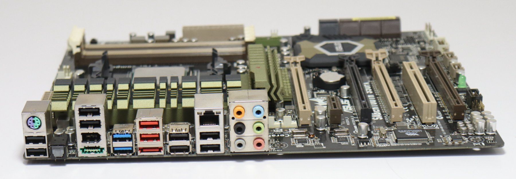 Asus Schede madri: Mainboard Asus Sabertooth 990FX + AMD FX6100 6-Core CPU – Usato da Frick venduto da volvo850driver 2