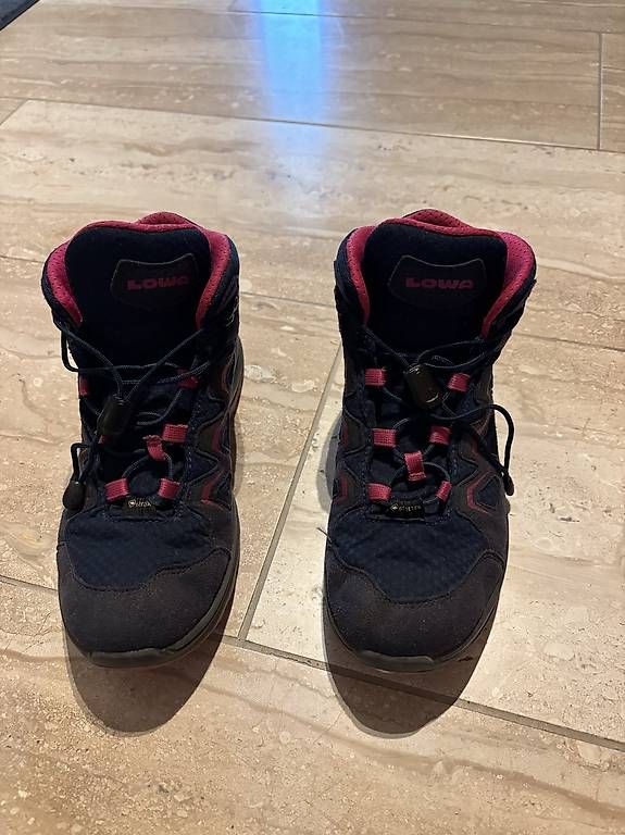 Chaussures garçon: Wanderschuhe Lowa Gore-Tex Gr.37 – D'occasion à Lengnau BE par hs67