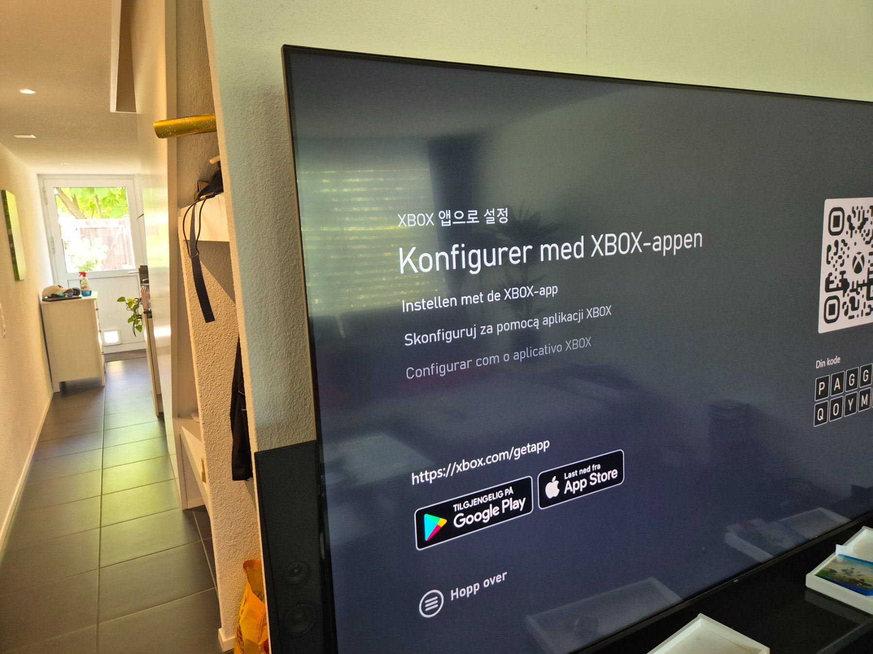 Microsoft Console: Xbox One X + Controller + Ladebox & Zusatzakku – Usato da Moosseedorf venduto da hermeses 1