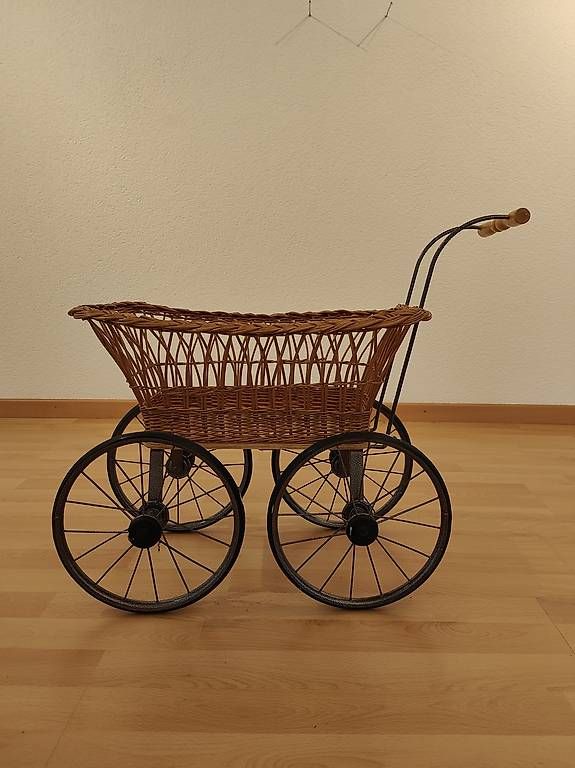 Carrozzine per bambole: Neuwertiger Puppenwagen – Usato da Heiden venduto da Sirgreg 2