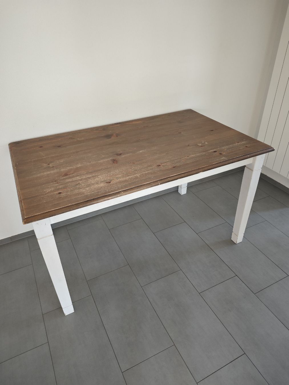 Set di tavolo e panche: Esstisch mit 4 drehbaren Stühlen + Barhocker – Usato da Chur venduto da Edina1994 6
