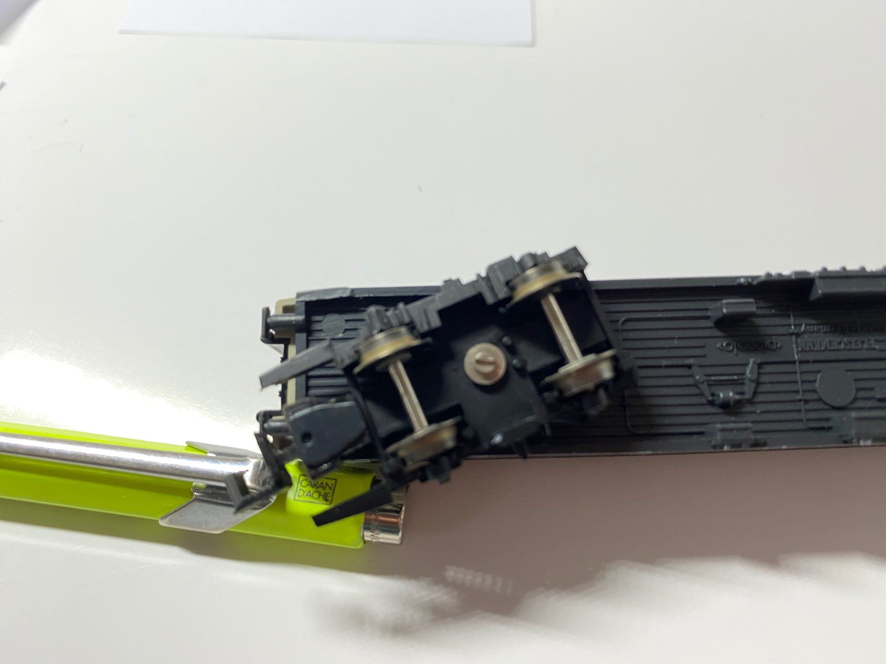 Fleischmann Modellini di ferrovie: DB Waggon Spur N Fleischmann Kratzer-Kleber 11 – Difettoso da Kerzers venduto da tisyayasuBE 6