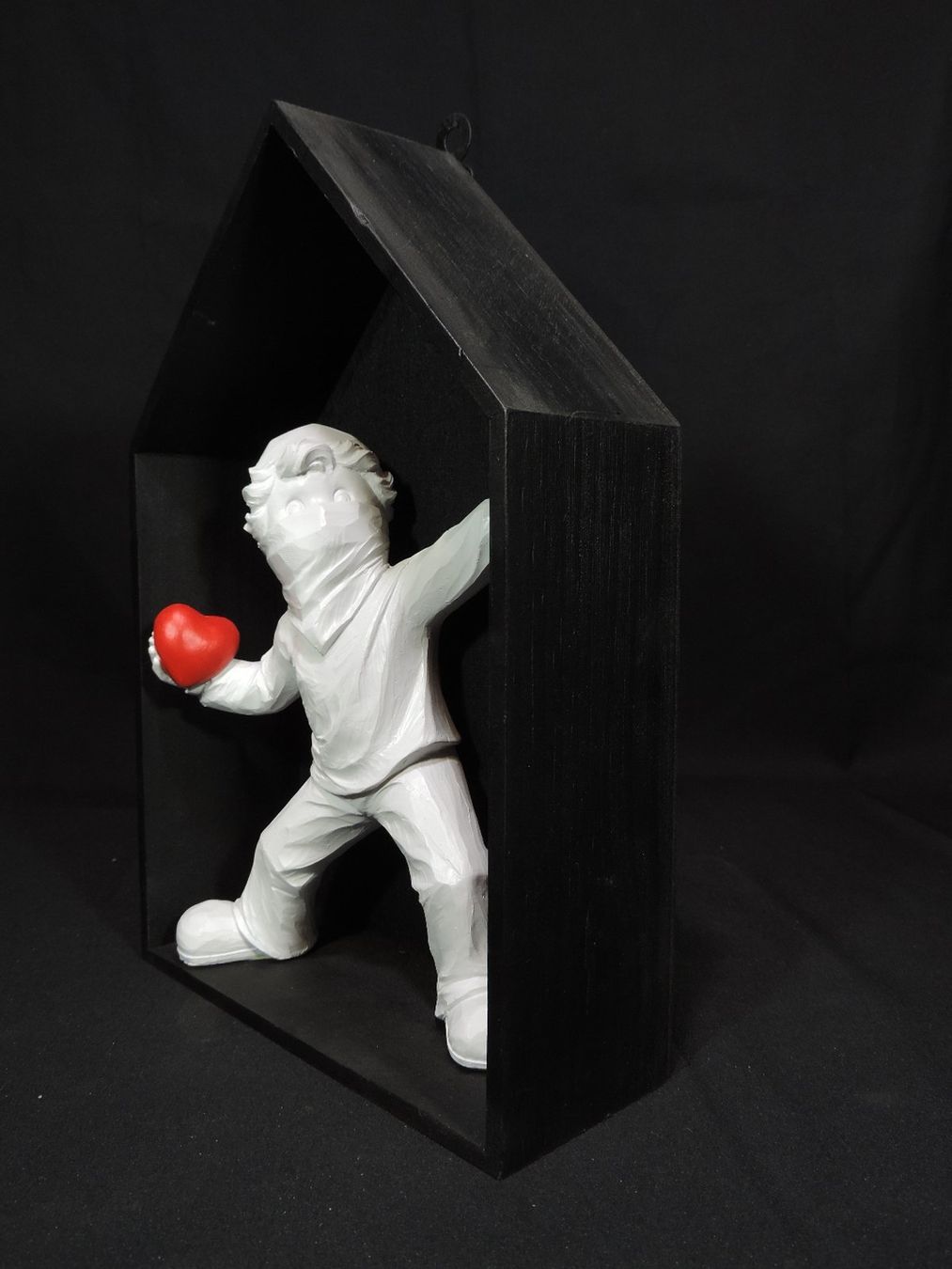 Statuette: Herzwerfer Figur nach Banksy – Usato da Duggingen venduto da roterbambus 4