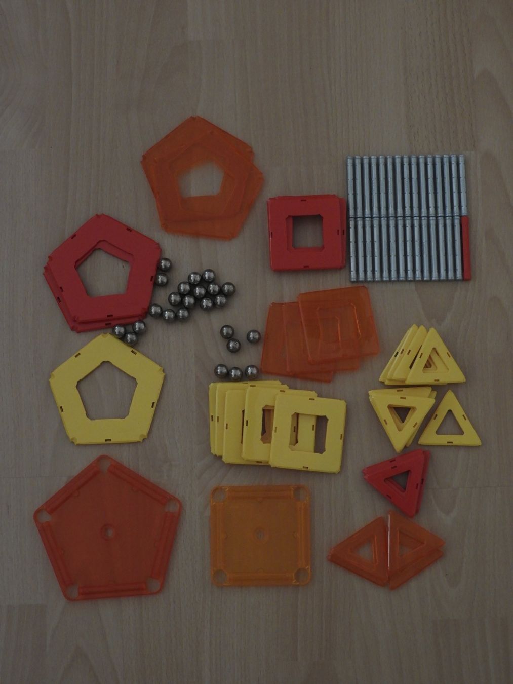 Geomag Kit di costruzioni: Jeu de construction magnétique, GEOMAG, 80 pces – Usato da Dombresson venduto da sev_bsb8