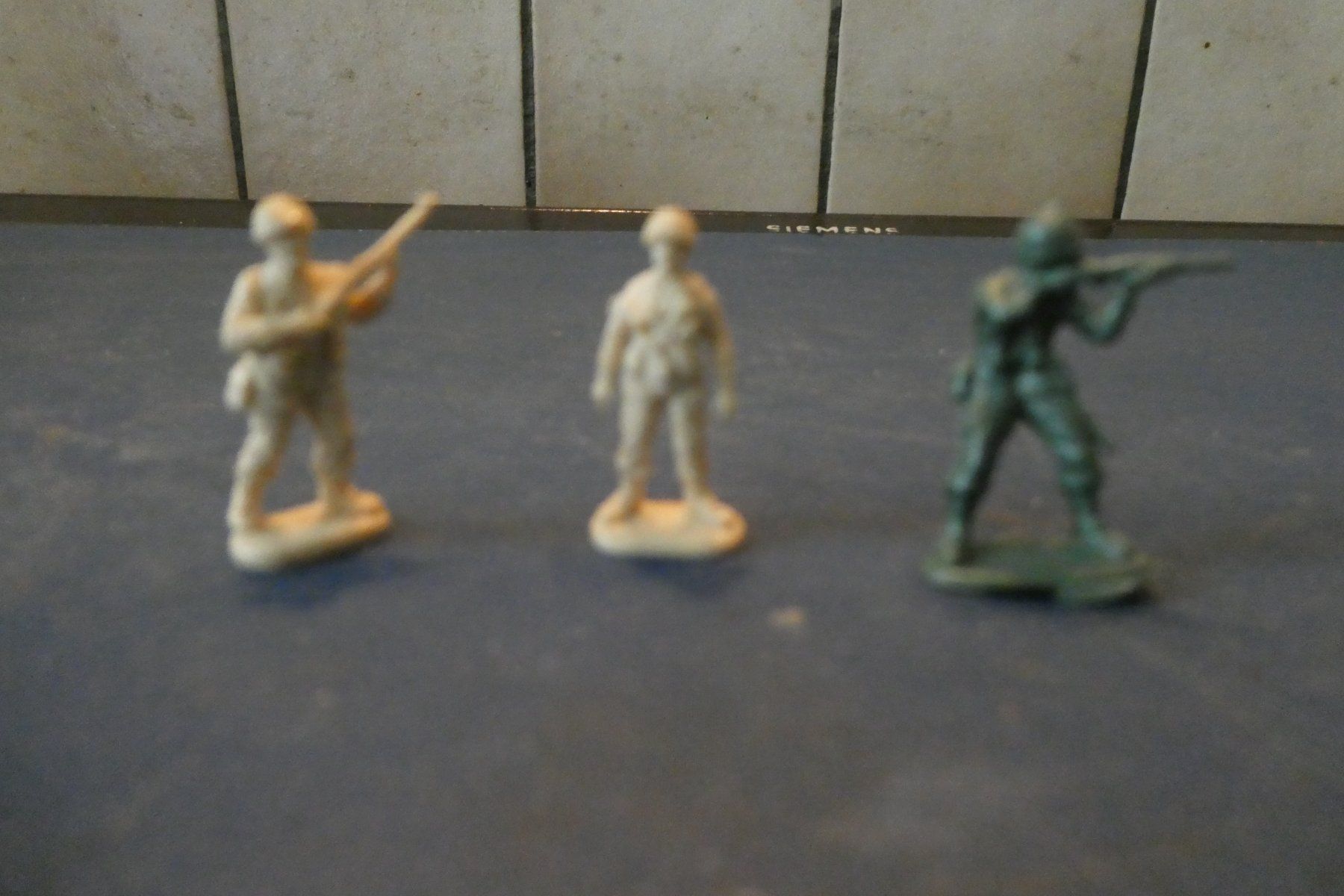 Spielzeuge: 3 petits soldat – Gebraucht aus Fontaines NE von monloisir 4