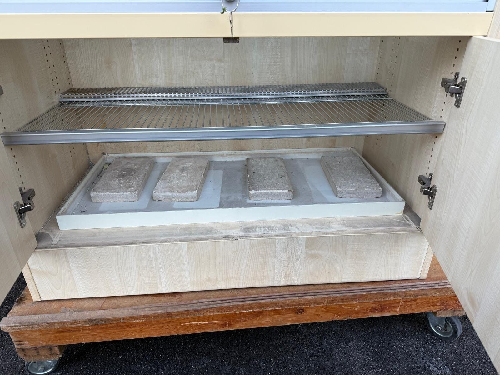 Armadi: Armoire vitrée 180x100x50 cm – Usato da La Chaux-de-Fonds venduto da Bretelle 4