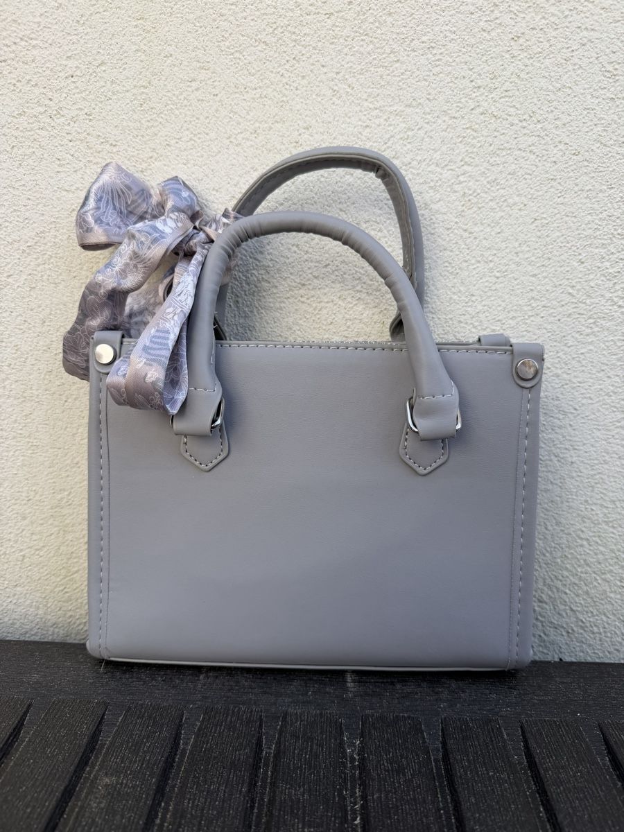 Borse da donna: Graue Tasche / Sac gris / Borsetta grigia – Usato da Pregassona venduto da Sangiovese100 1