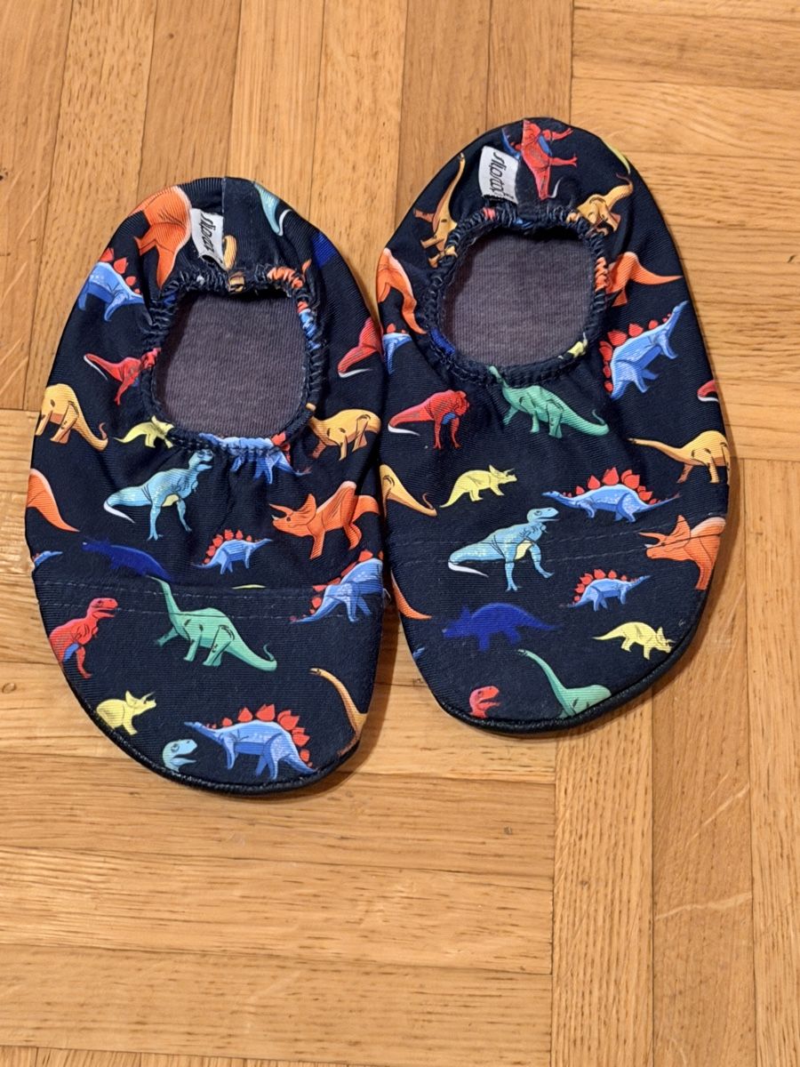 Scarpe per ragazzi: Pantofoline 23-24 – Usato da Sigirino venduto da RamonaLamboo