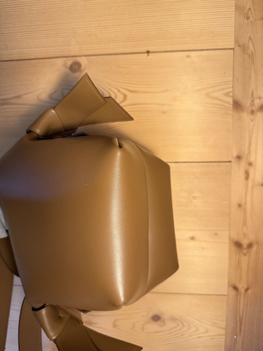Acne Studios Borse: Acne studios Musubi camel bag – Usato da Schönried venduto da theapplew 6