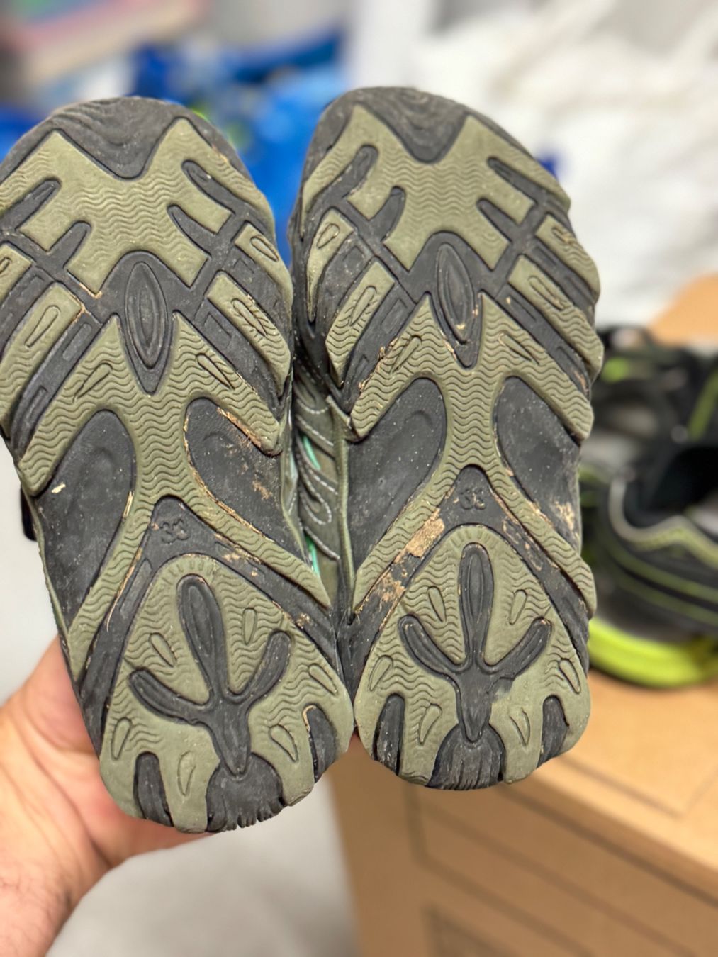 Scarpe per ragazzi: Sneaker für Kinder, Grösse 33 – Usato da Sursee venduto da k12g223 3