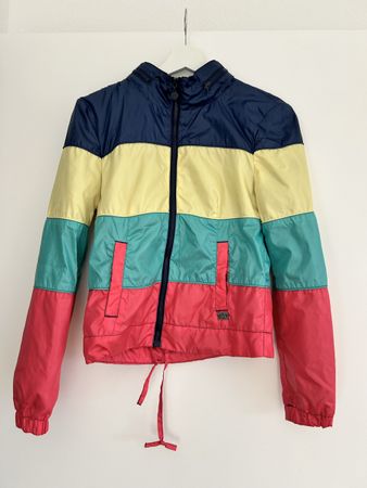 Farbige leichte Jacke