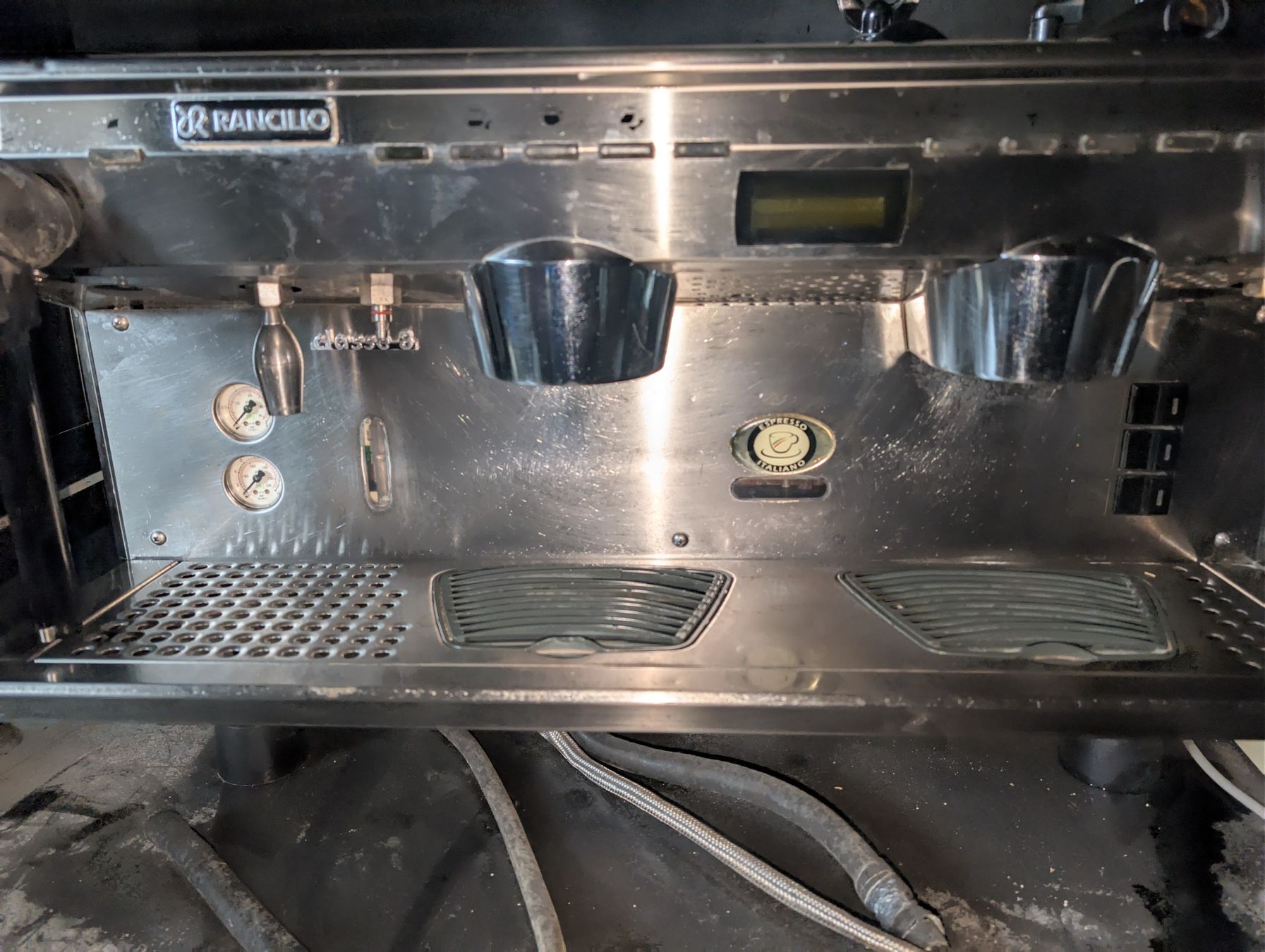 Rancilio Machines à café & Machines à expresso: Machine à café professionnelle Rancilio Classe 8 – 2 Groupes – Défectueux à Daillens par cla_sj2w 3