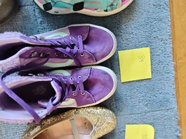 7 Paar Mädchen Schuhe Grösse 33 und 34