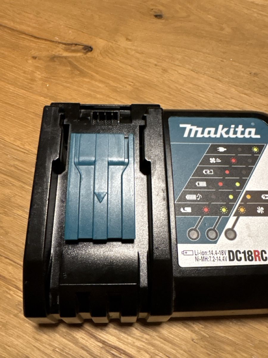 Makita Caricatori & Batterie: Makita DC18RC Ladegerät 18V – Usato da Kleindöttingen venduto da GermiSimon 2