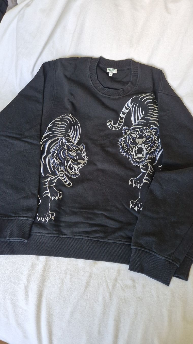 Maglioni & Felpe: Herrenpullover mit Tigermotiv – Usato da Hochfelden venduto da Hueppi