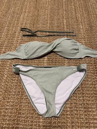 Kleiderpaket Bikini + BH + Socken + Kappe