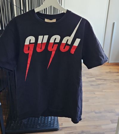 Gucci T-Shirt, Schwarz mit Print, Grösse M – Top Zustand!