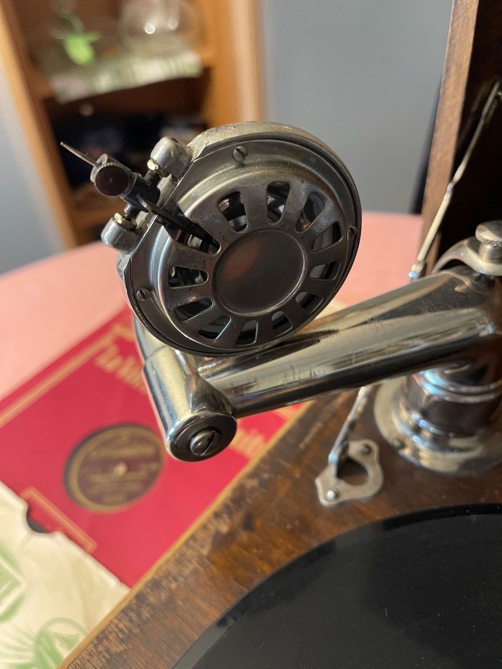 Plattenspieler: Grammophon Getzmann mit Schellackplatten – Gebraucht aus Binningen von Raymanfisch 2