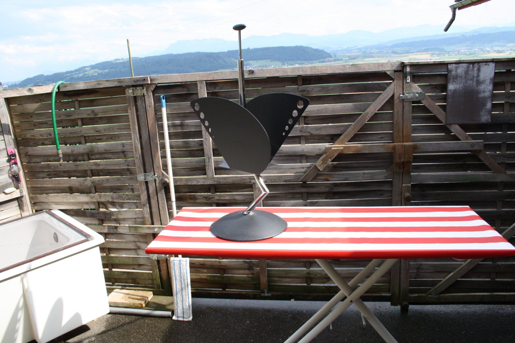 Altro per la casa: ZEITUNGSSTÄNDER  CHROM + SCHWARZ DESIGNER VINTAGESTIL – Usato da Wauwil venduto da Pneuedy 1