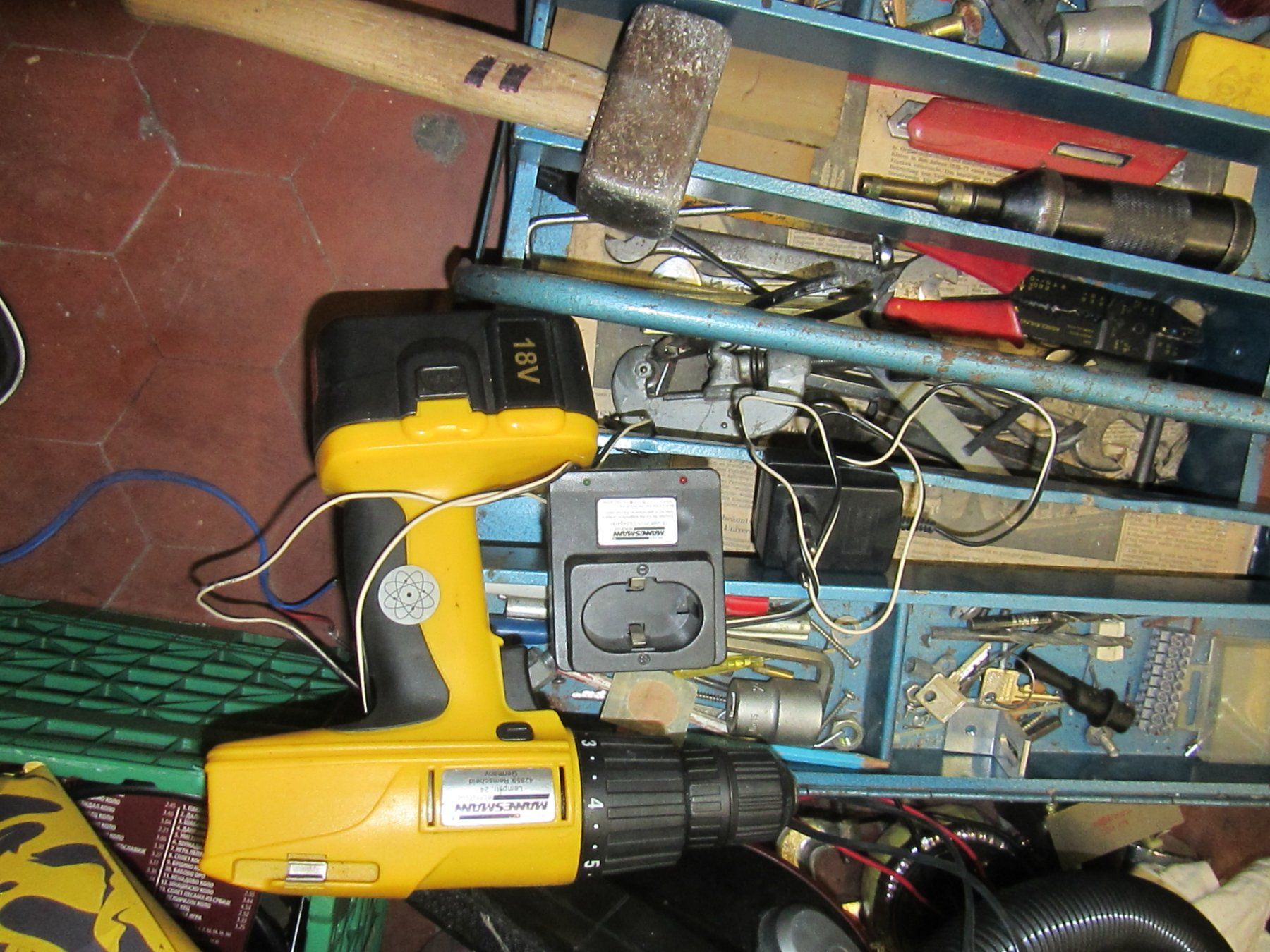 Tous les outils: Werkzeugkasten aus Metall – D'occasion à Zürich par bigboss 1