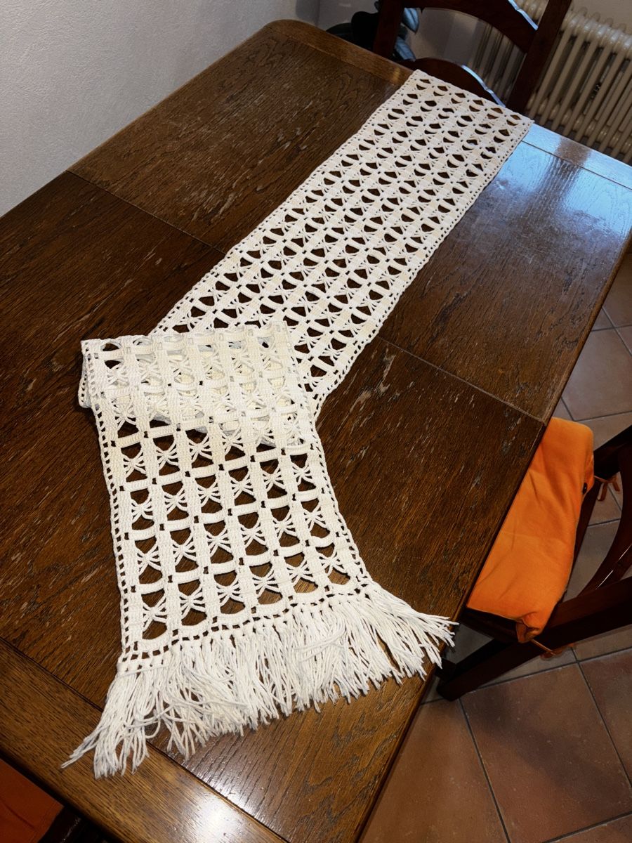 Tutte le decorazioni: Jetée de table blanche crochetée – Usato da La Russille venduto da Festler 3