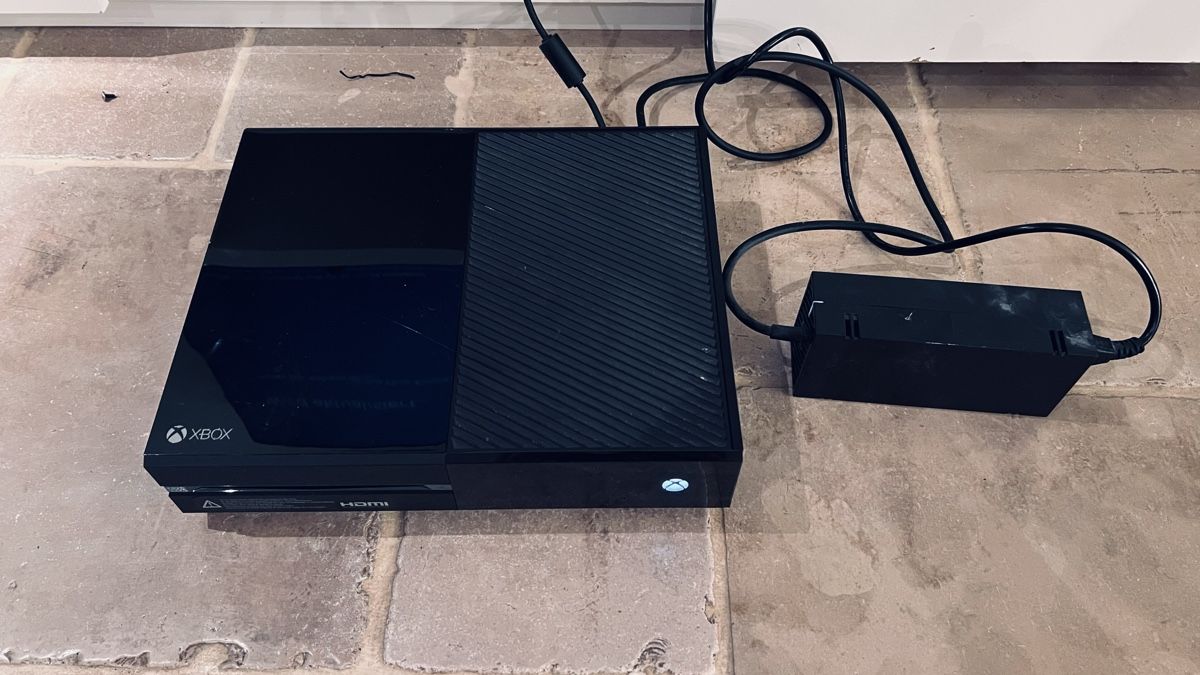 Microsoft Console: Xbox One Konsole mit Spielen und Headset – Usato da schöftland venduto da polymechaniker 6