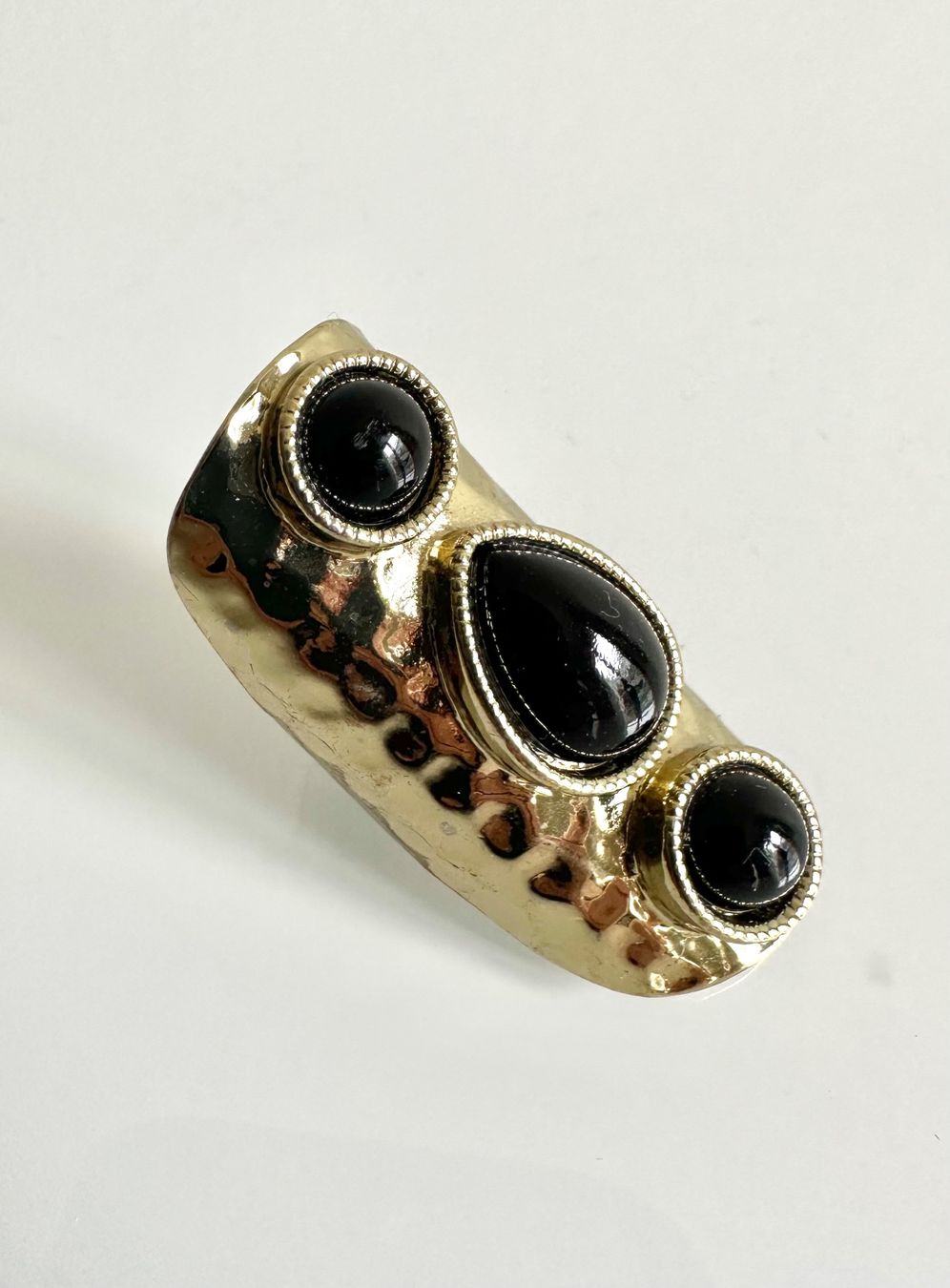 Ringe: Ring mit Hammerschlag Optik und schwarzen Steinen – Gebraucht aus Bern von Fraeuleinhonig 2