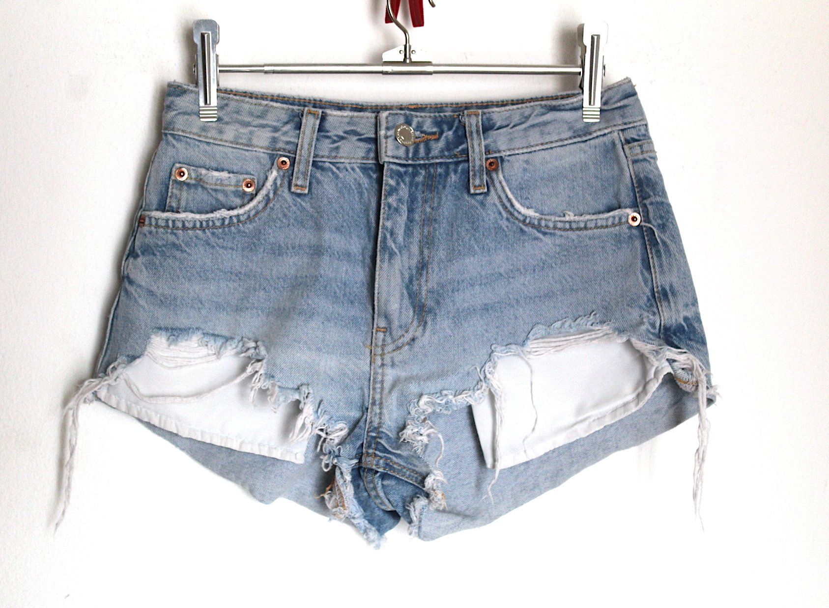 Bershka Jeans: Kurze Denim Bershka  Jeans , EU Gr. 32 – Usato da Locarno venduto da madame-tus-sauds