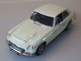 AUTOart Millennium MG MGC GT Coupe im Massstab 1:18