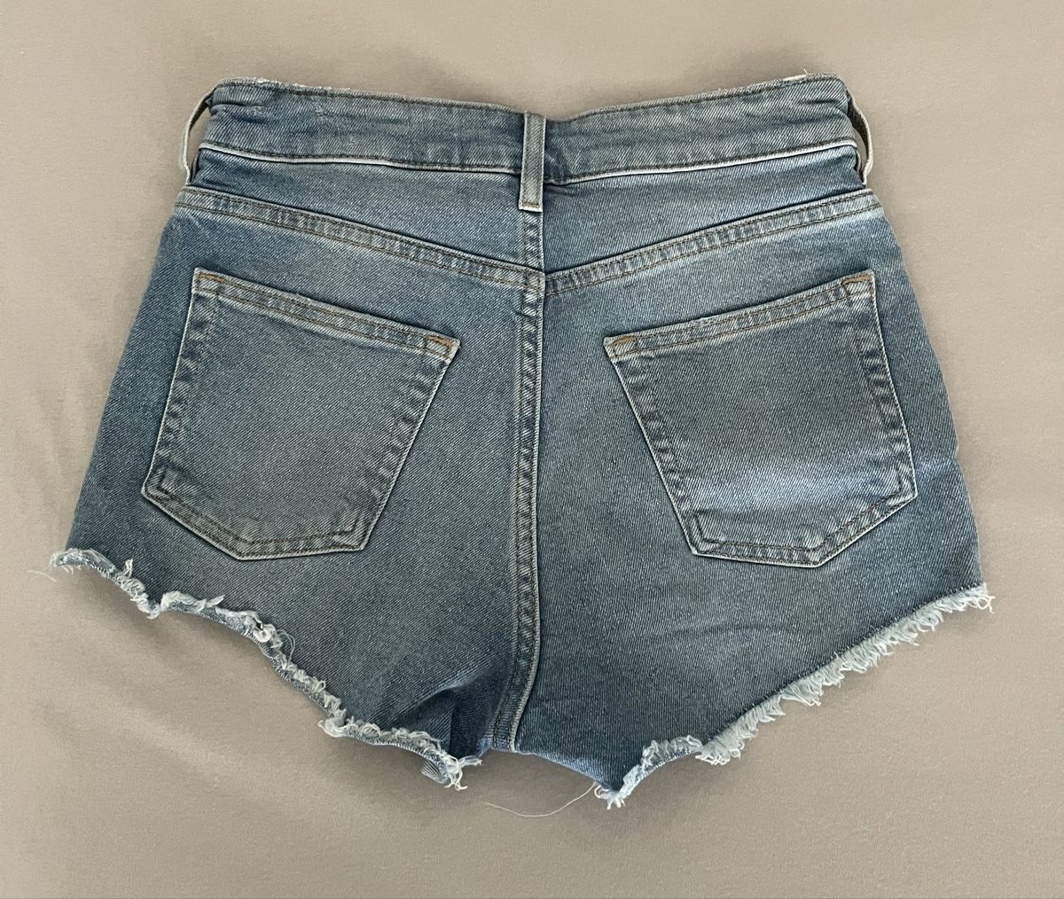 H&M Jeans: H&M Divided Jeans Shorts, Gr. 34 – Usato da Möhlin venduto da eny_lsk7 1
