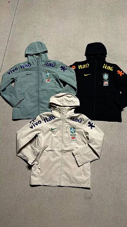 Vestes: NIKE BRASIL REGENJACKE – D'occasion à Rombach par Clothingzzz