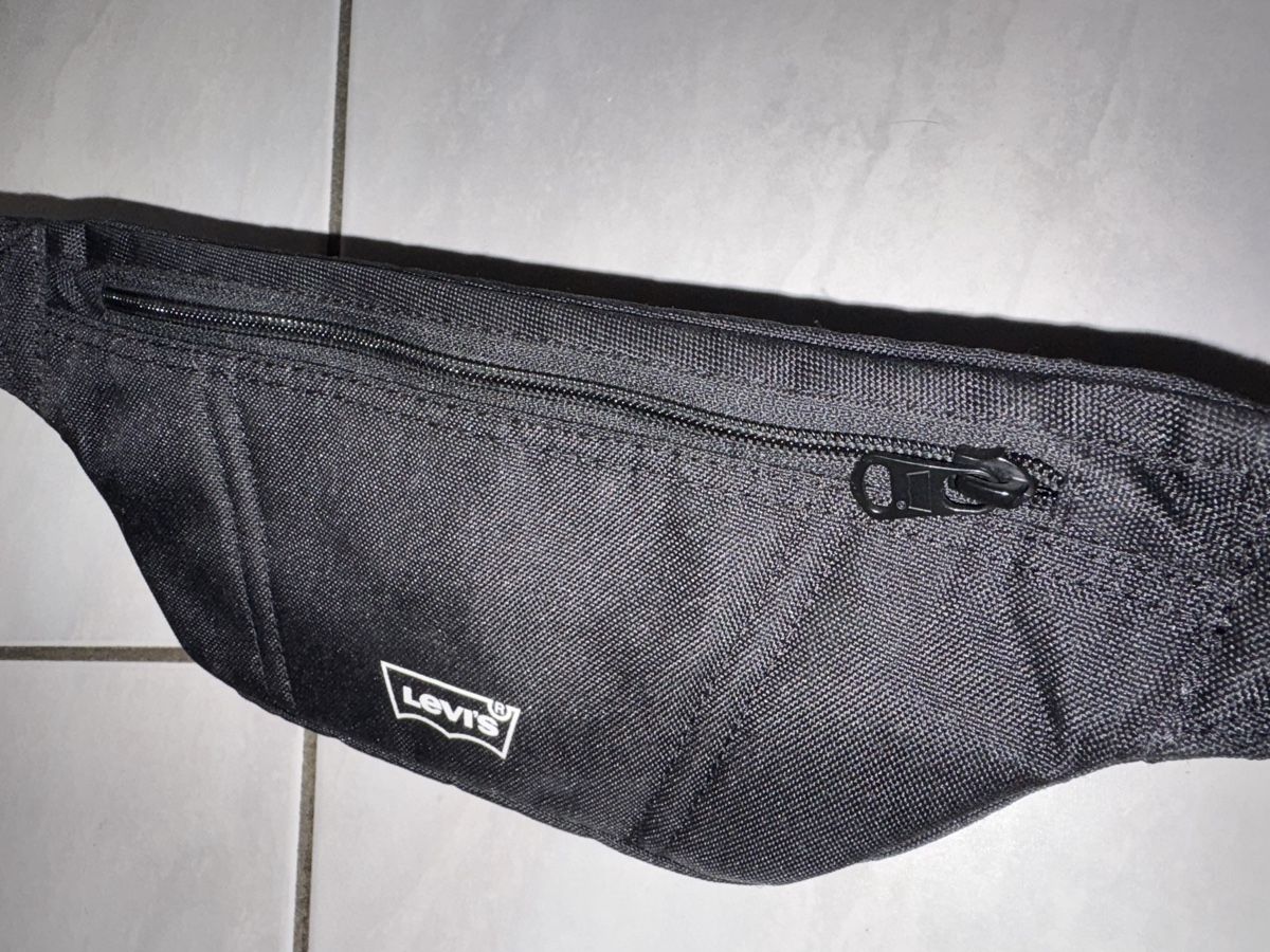 Levi's Taschen: Schwarze Levi's Bauchtasche – Neu (gemäss Beschreibung) aus Hergiswil NW von kaufe_bei_kaufmann 4