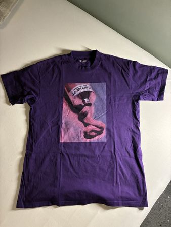 Violettes Carhartt T-Shirt mit Vorderprint